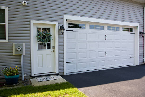 24/7 Emergency Garage Door Panel Replacement experts in Holly, MI